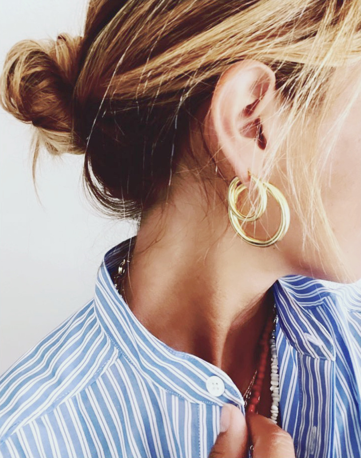 Oui au duo rayures unisexe/boucles d'oreilles dor�es !