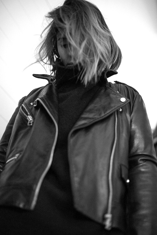 Ind�modable et cosy, le tandem perfecto/pull col roul� est � consommer sans mod�ration !