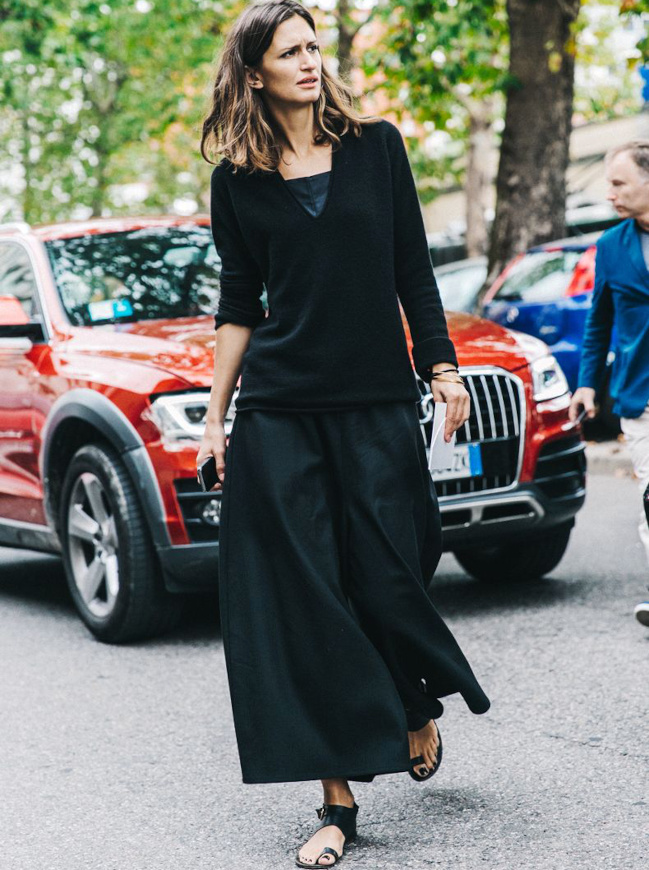 Aust�re mais f�minin, ce total look noir a tout bon !