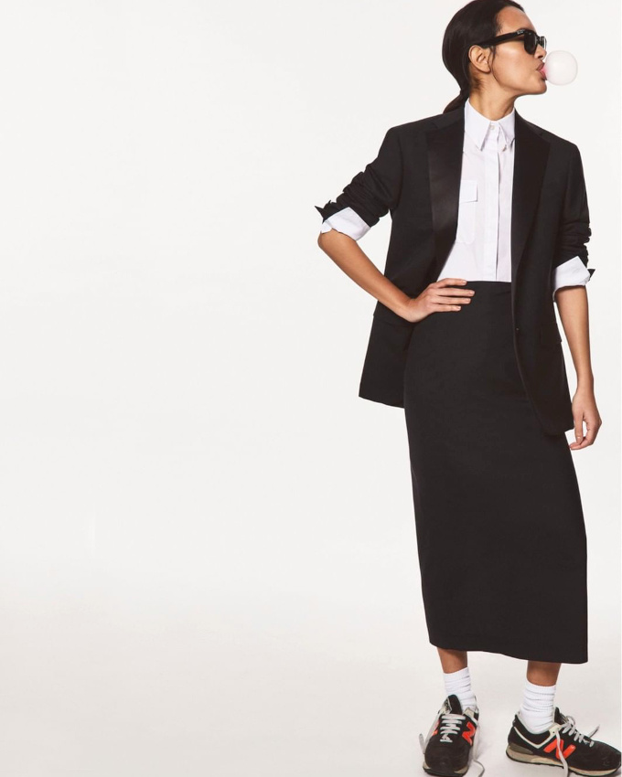 Oui aux tenues strictes trait�es avec un zest de d�contraction !