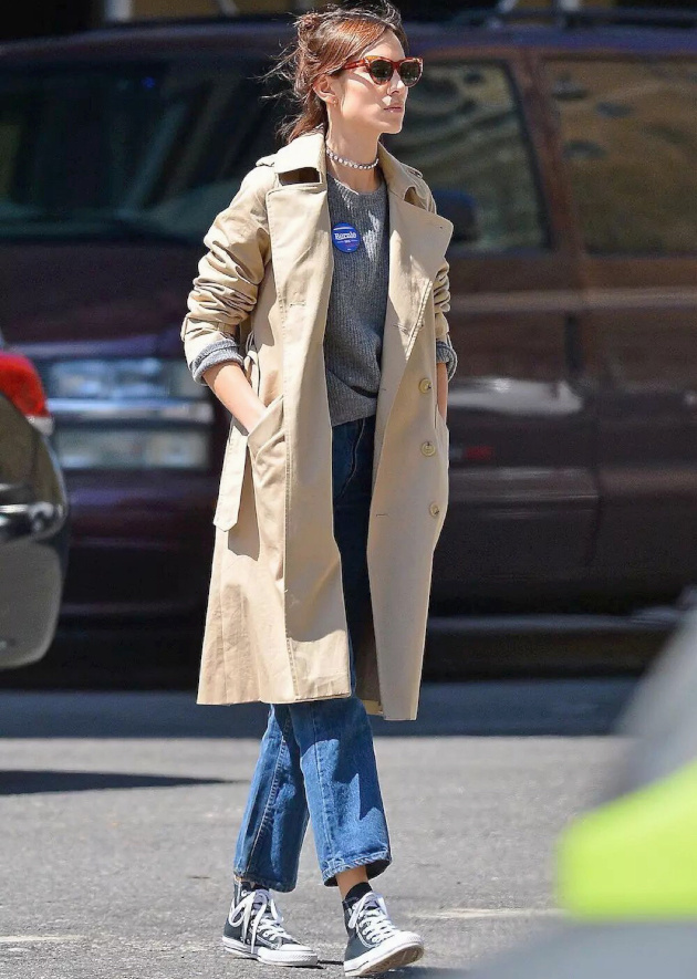 Trench + jean droit 7/8 + converses = le bon mix