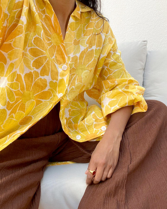 Imprim� jaune fleuri + marron = le bon mix