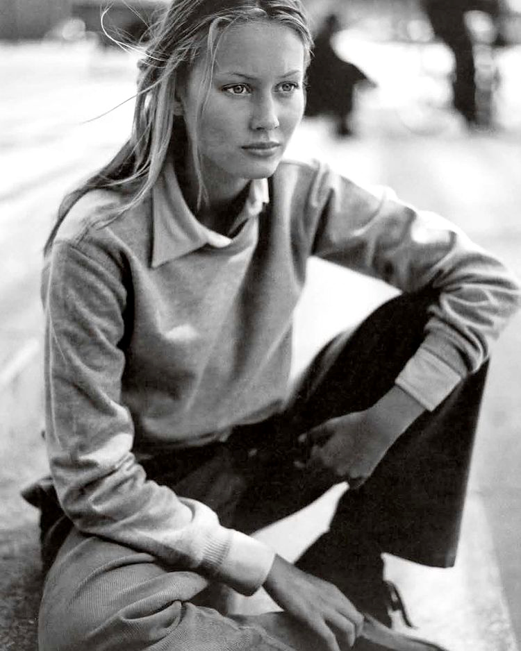 Sweat + chemise = le bon mix