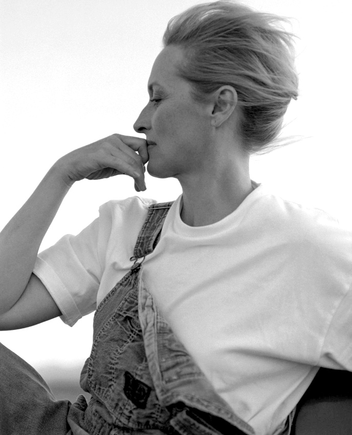 Coiffure lgante + look casual utilitaire = le bon mix