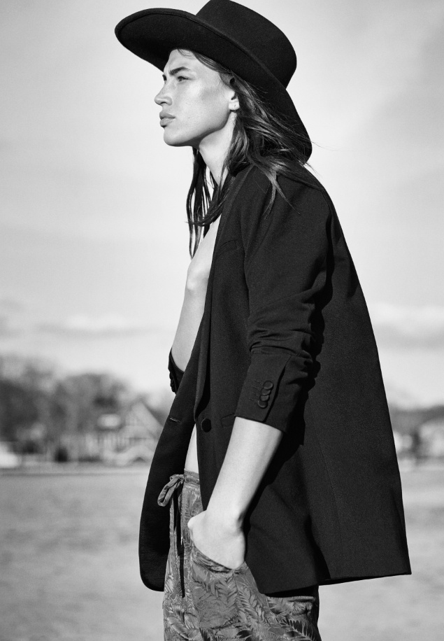 M�lant tailoring et d�contraction, ce look a tout bon !