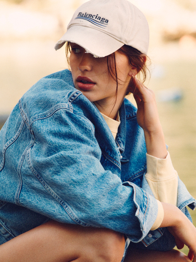 Quand un trait de rouge � l�vres booste la tenue la plus casual...