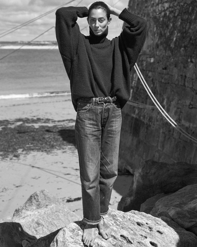 Rien de tel que des pi�ces unisexes un brin trop grandes pour sublimer une beaut� ac�r�e !