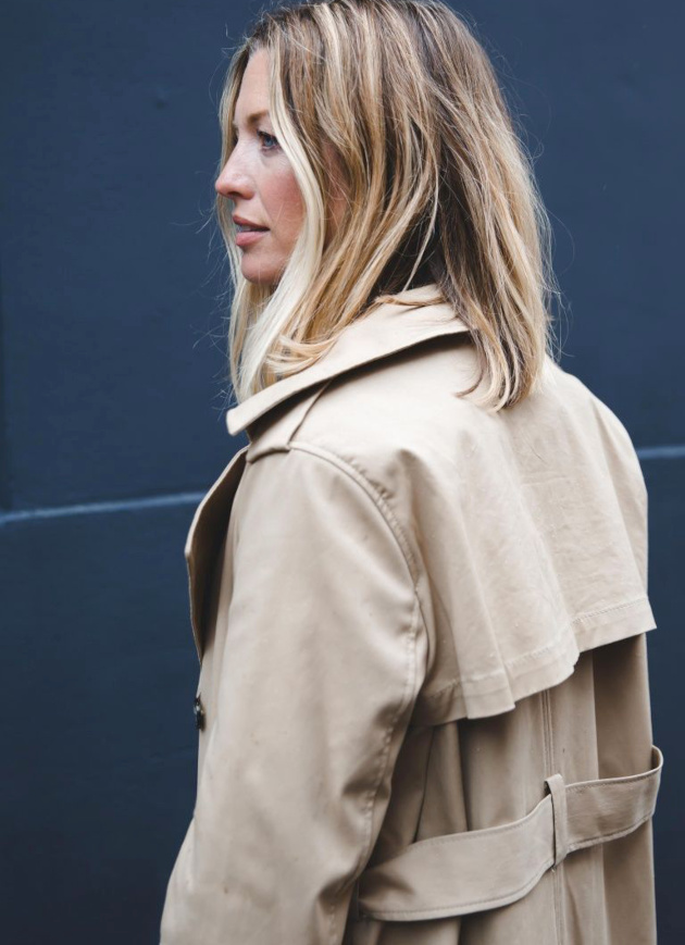 Blondeur + trench = le bon mix
