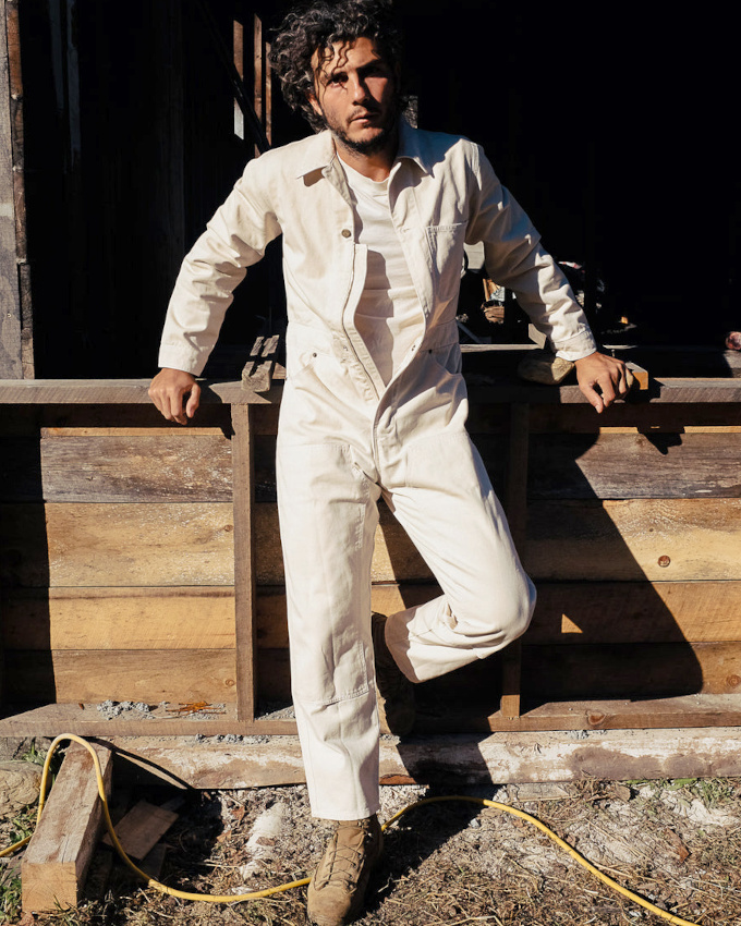 On piquerait bien la combi de ce bel homme !