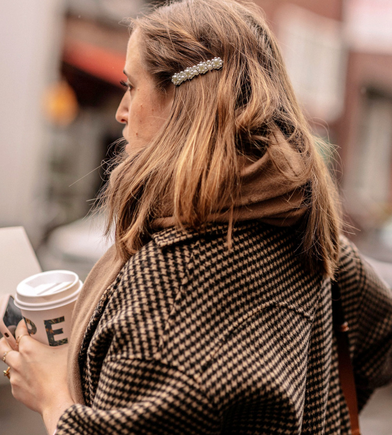 Rien de tel qu'un accessoire scintillant pour d�rider un manteau d'hiver !