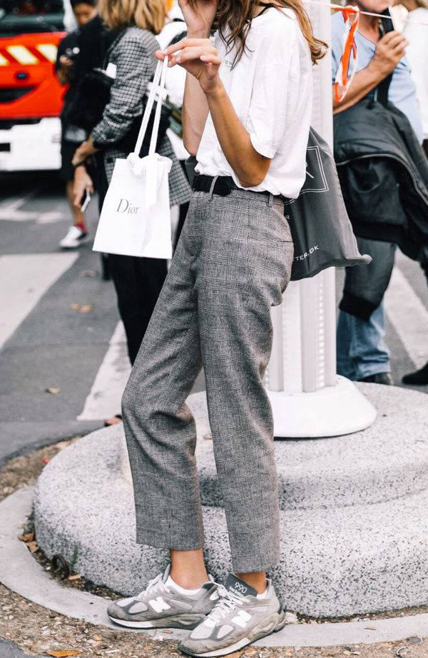 Oui au duo gris/blanc travaill� en mode sporty-citadin !