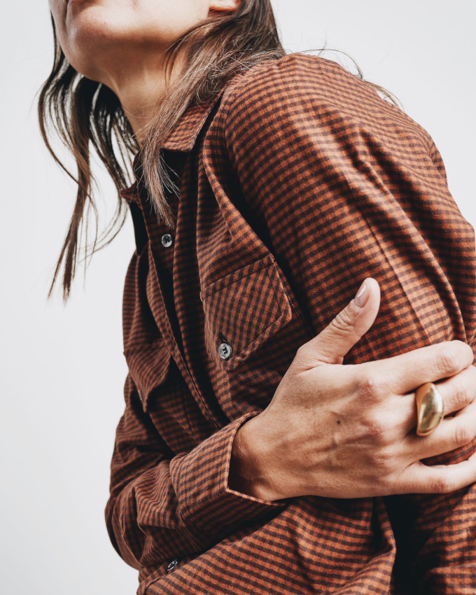 Rien de tel qu'un bijou de caract�re pour twister une pi�ce casual !