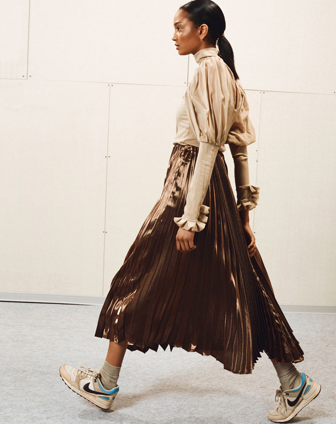 Tenue �l�gante + baskets = le bon mix