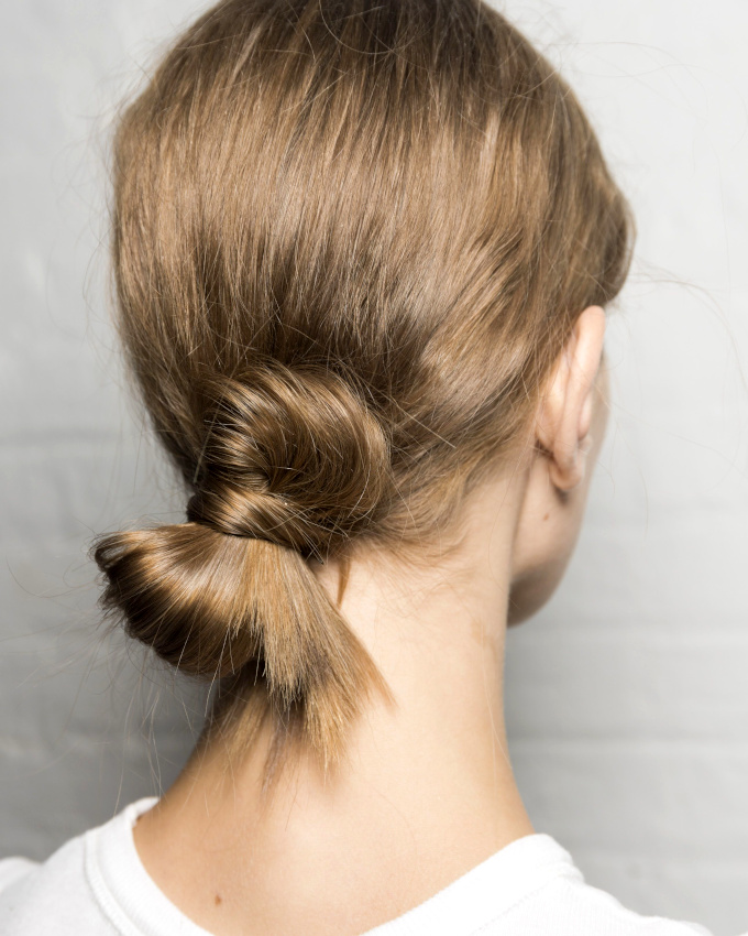 Oui au noeud de cheveux parfaitement ex�cut� !