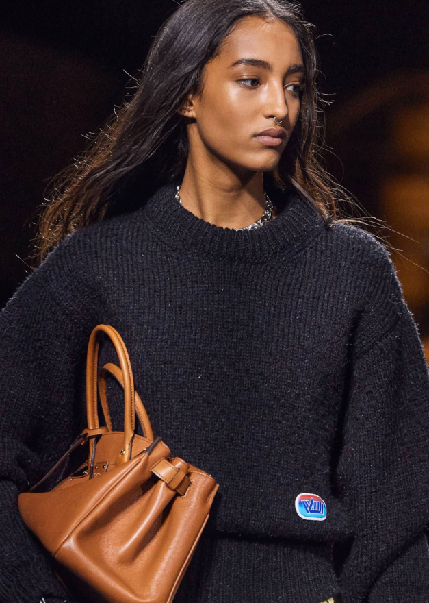 Oui aux sacs chics port�s avec nonchalance !