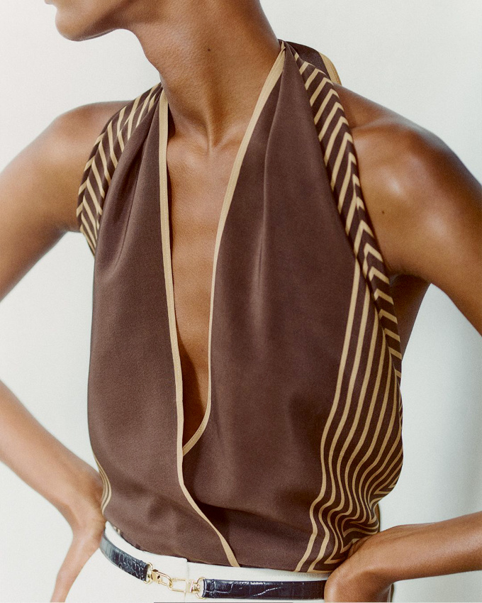 Rien de tel qu'un top foulard pour chiciser un pantalon large taille haute un soir de r�veillon !