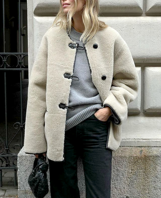 L'absence de col sied bien aux peaux lain�es !