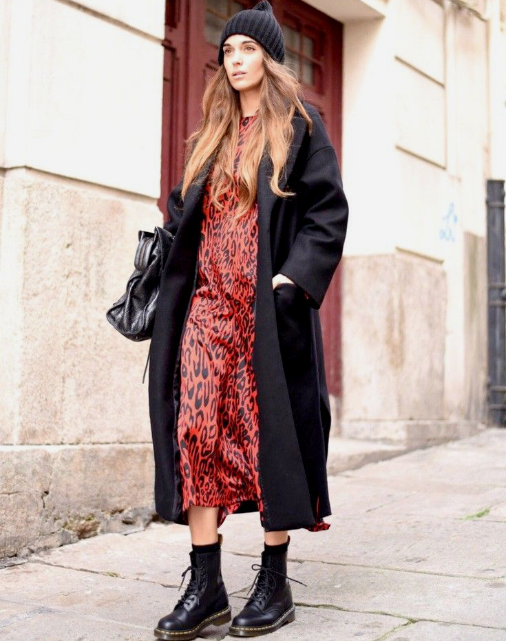 Bien accessoiris�, le l�opard sur fond rouge parvient � tirer son �pingle du jeu !