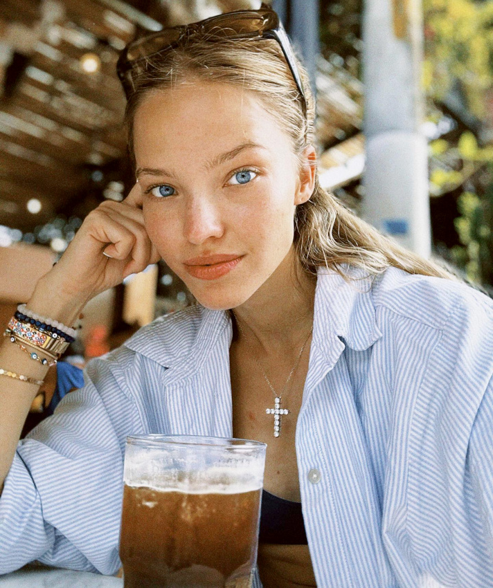 Accorder la couleur de ses yeux aux rayures de sa chemise... c'est chic !