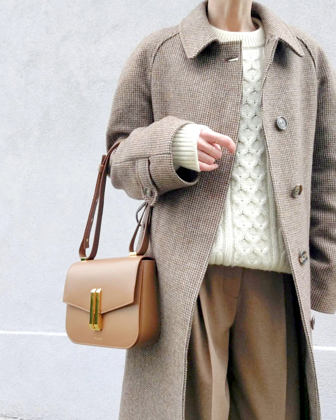 La douceur ouate du pull irlandais sied particulirement bien aux camaeux de caramel !