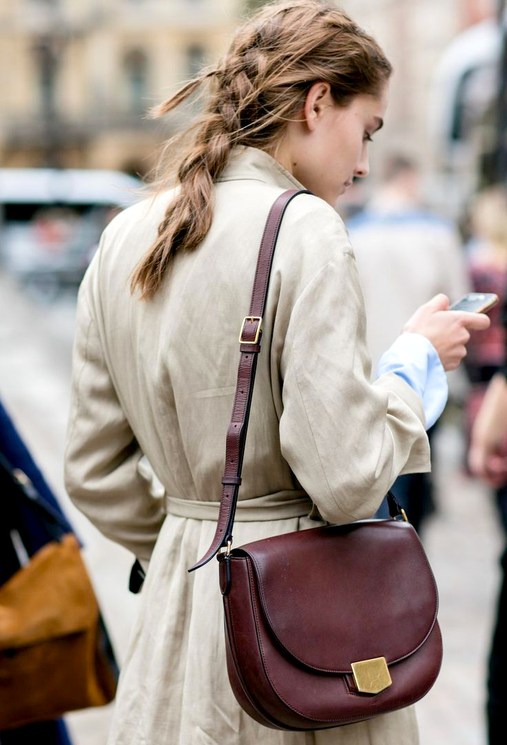 Sac C�line + coiffure coiff�e/d�coiff�e + trench = le bon mix