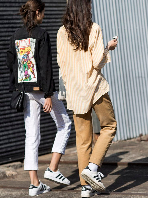 Wanted : une chemise � rayures jaunes � porter avec un pantalon camel !