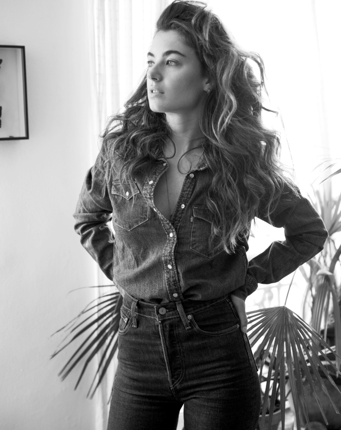 La crini�re ondul�e : l'atout ultime pour sublimer un total look denim !