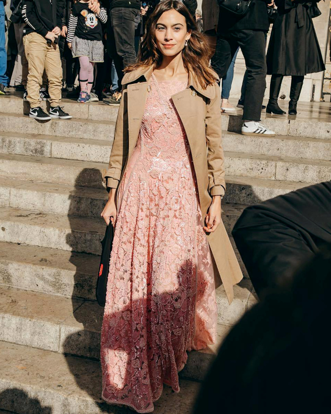 Trench + robe de soir�e = le bon mix