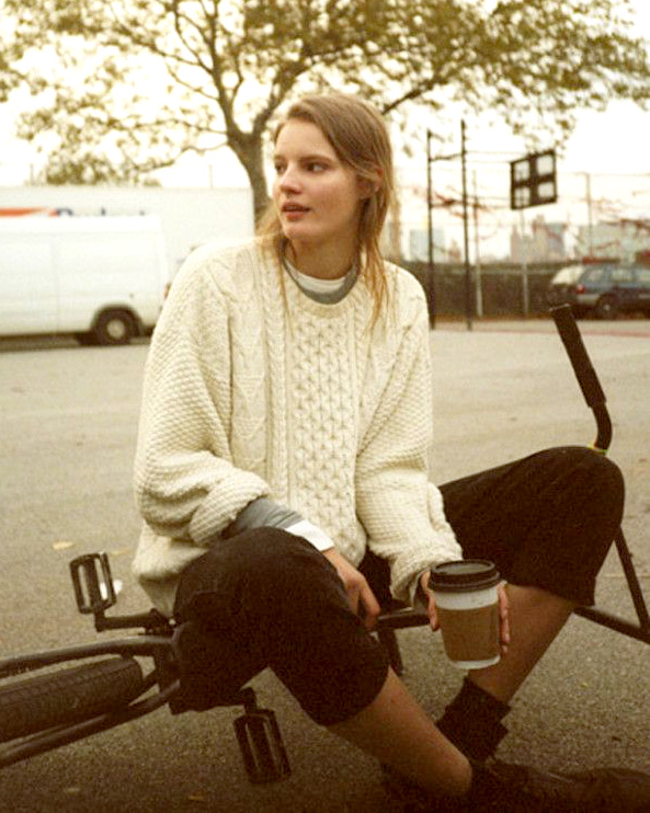 Le pull irlandais un peu ample : l'alpha et l'om�ga du style boyish nonchalant !