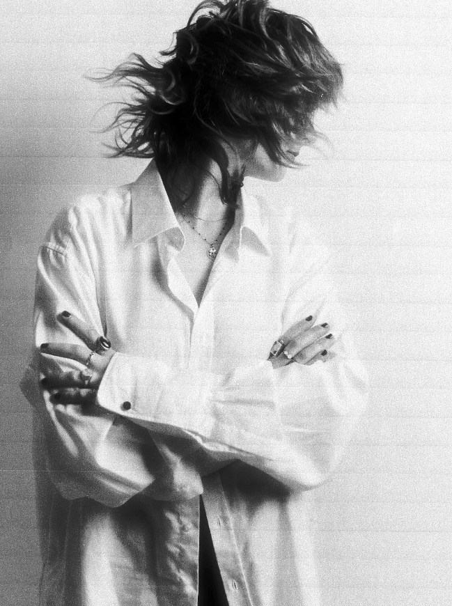 Rien de tel qu'une poigne de bijoux pour densifier la dgaine d'un vtement masculin trop grand !