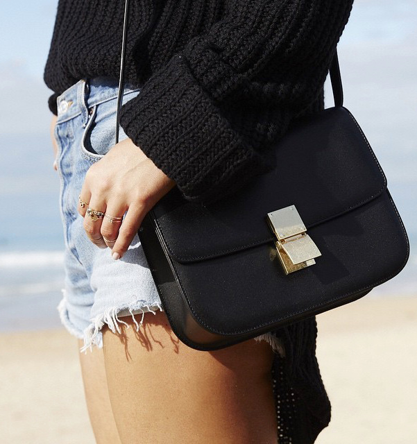 Look casual/cosy + sac iconique = le bon mix