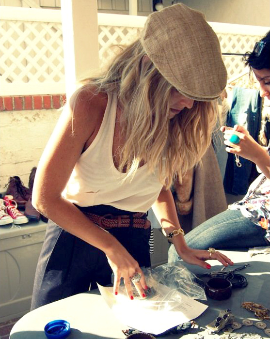 Dbardeur + casquette de grand-pre + pantalon taille haute = le bon mix