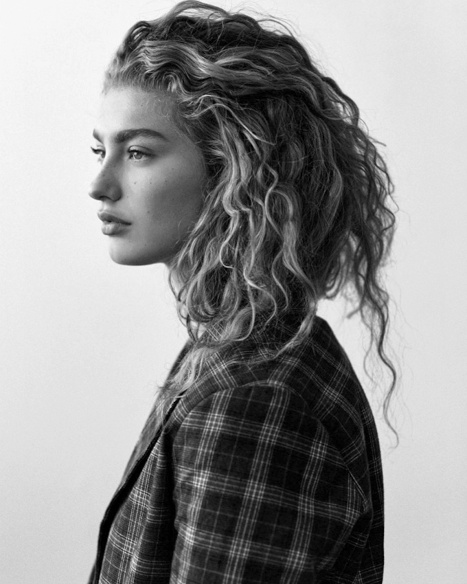 Rien de plus impactant que le mariage entre coiffure dsinvolte et pice structure !