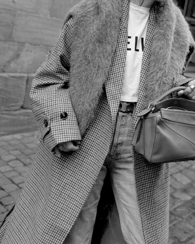 Pardessus  carreaux + pull duveteux = le bon mix
