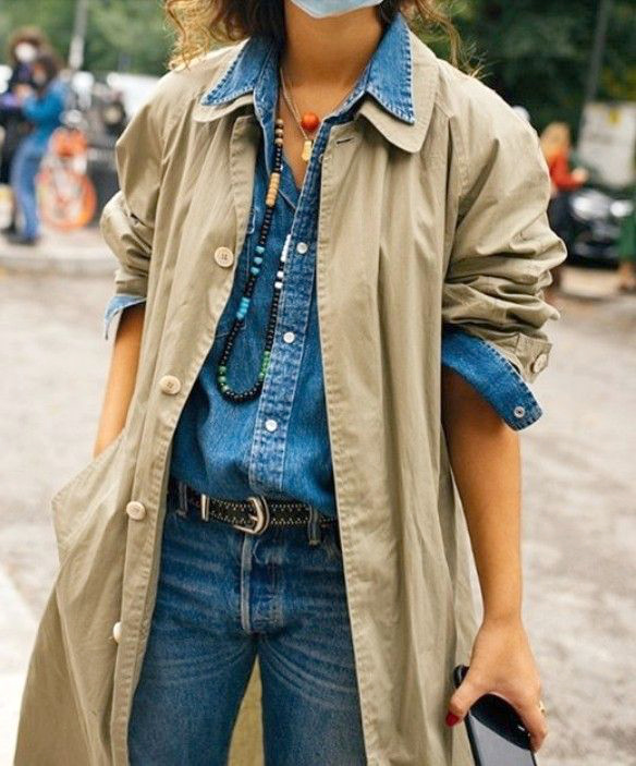 Trench + total look jean + collier folk = le bon mix