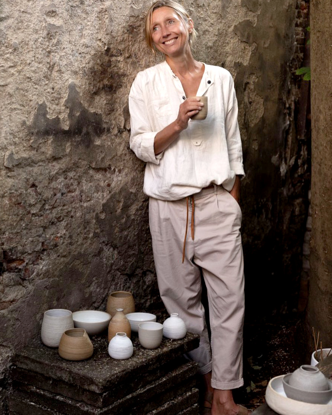 M�lant simplicit�, pragmatisme, bronzage caramel et �vidence des coupes, ce look a tout bon !