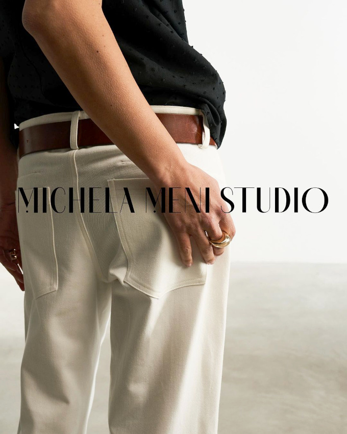 Wanted : un jean large blanc taille basse retenu par une grosse ceinture en cuir marron !