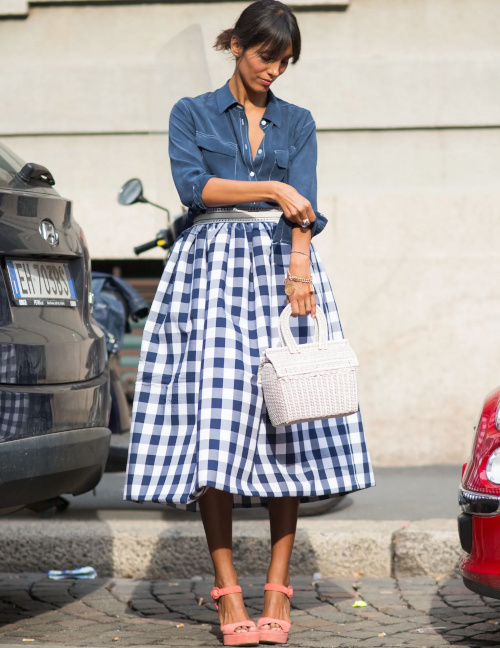 Chemise en jean et jupe  carreaux