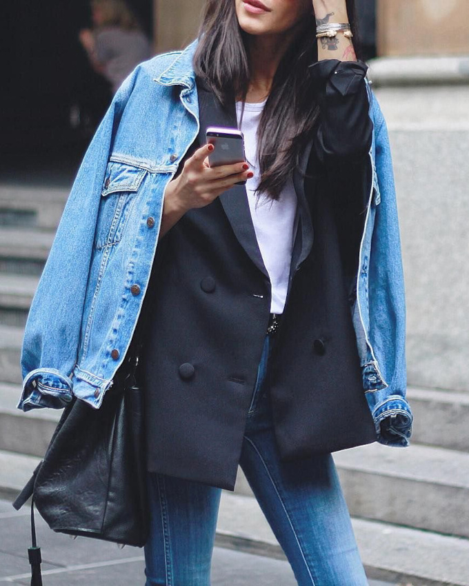 Blouson en jean + blazer masculin = le bon mix