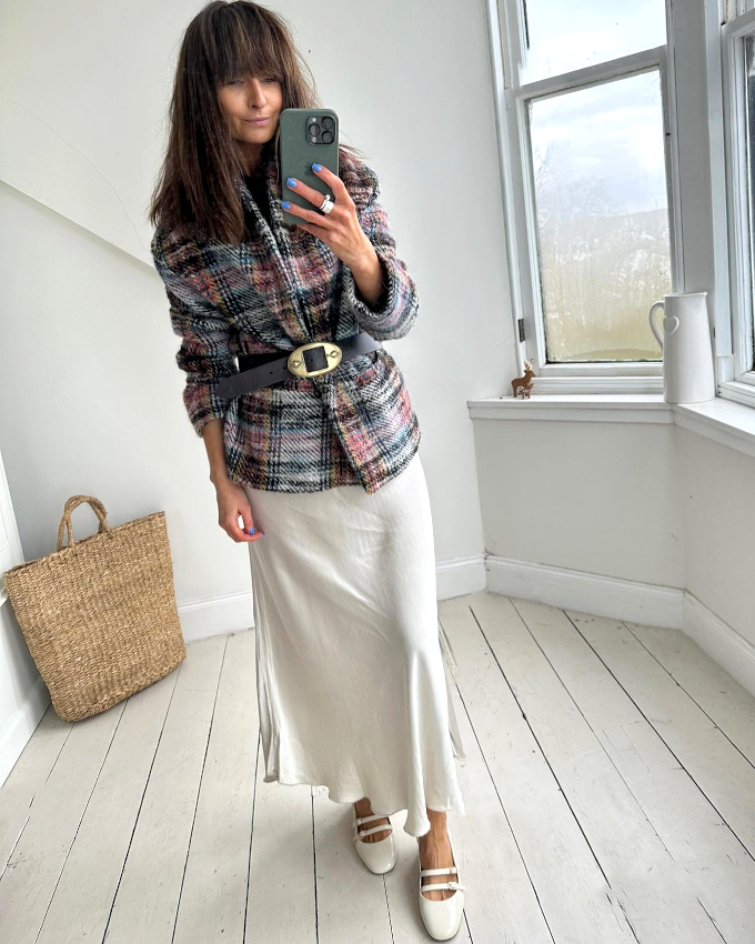 Oui au tandem douillet/f�minin m�lant sweat oversize et jupe liquide !