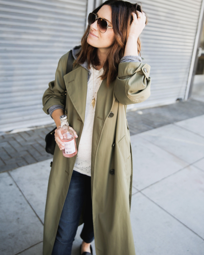 Le trench kaki, encore plus dsirable que le classique trench beige ?