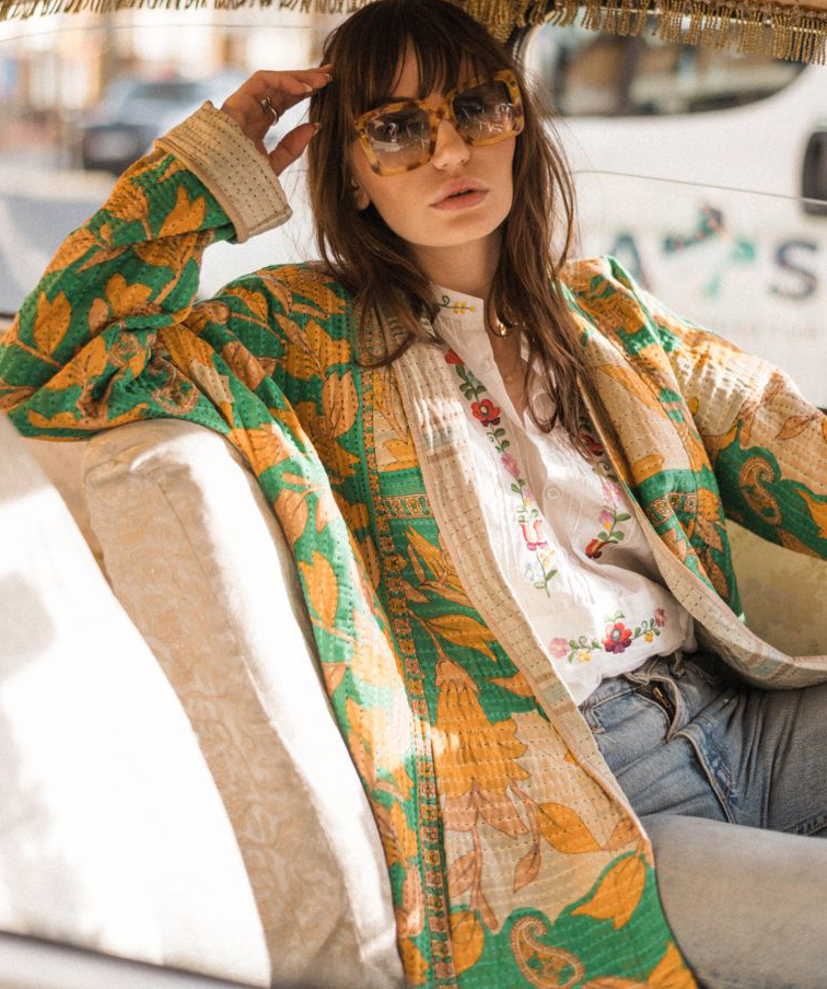 Rien de tel qu'un jean classique pour temporiser un duo de pices folk !