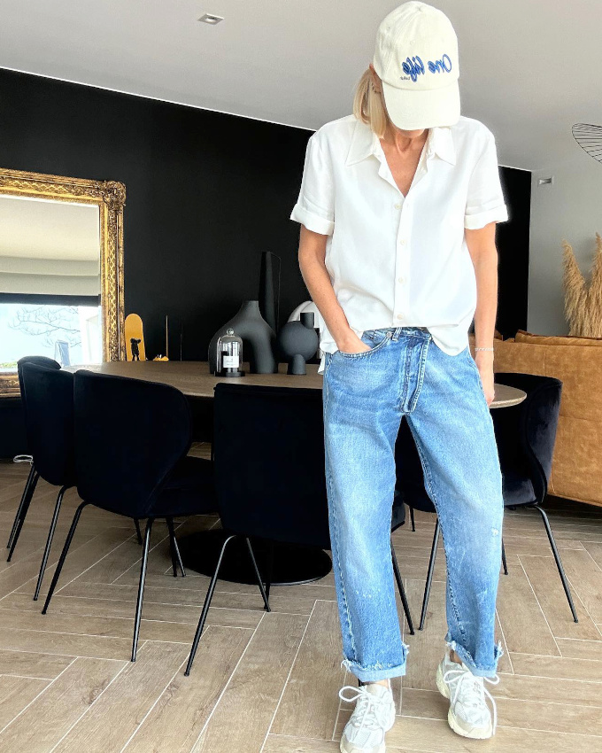 Jean boyfriend + chemisette + casquette = le bon mix