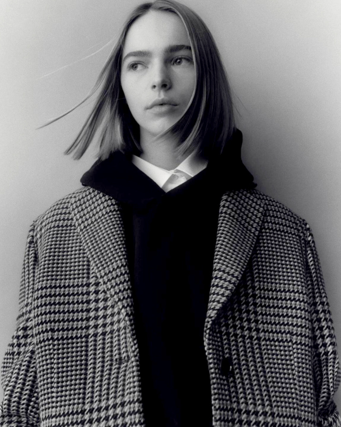 Oui aux superpositions classique/sporty/british !