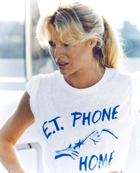 Wanted : un tee-shirt blanc rehauss d'une inscription bleue !