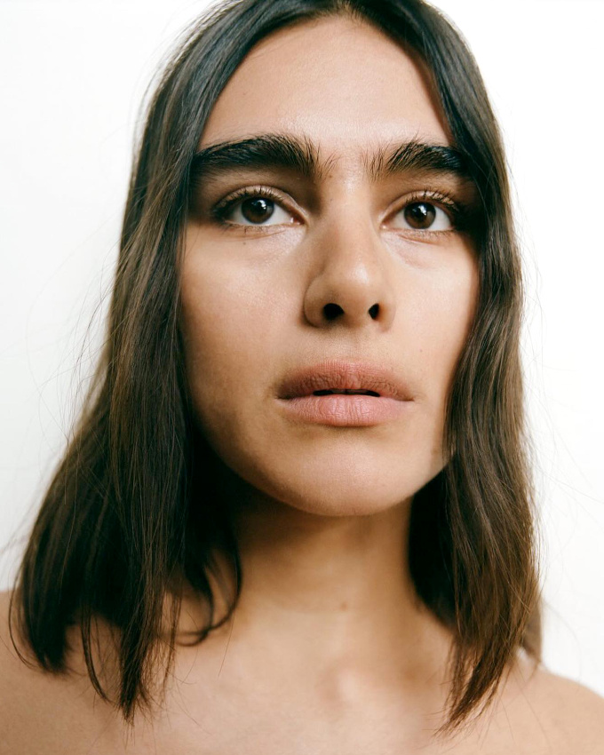 Laisser vivre ses sourcils et gagner en unicit...