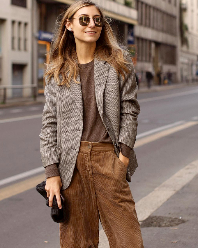 Rien de tel qu'un camaeu de marron relev par un discret bijou effet diamant !