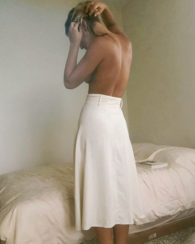 Wanted : une jupe midi taille haute blanche au joli tomb !