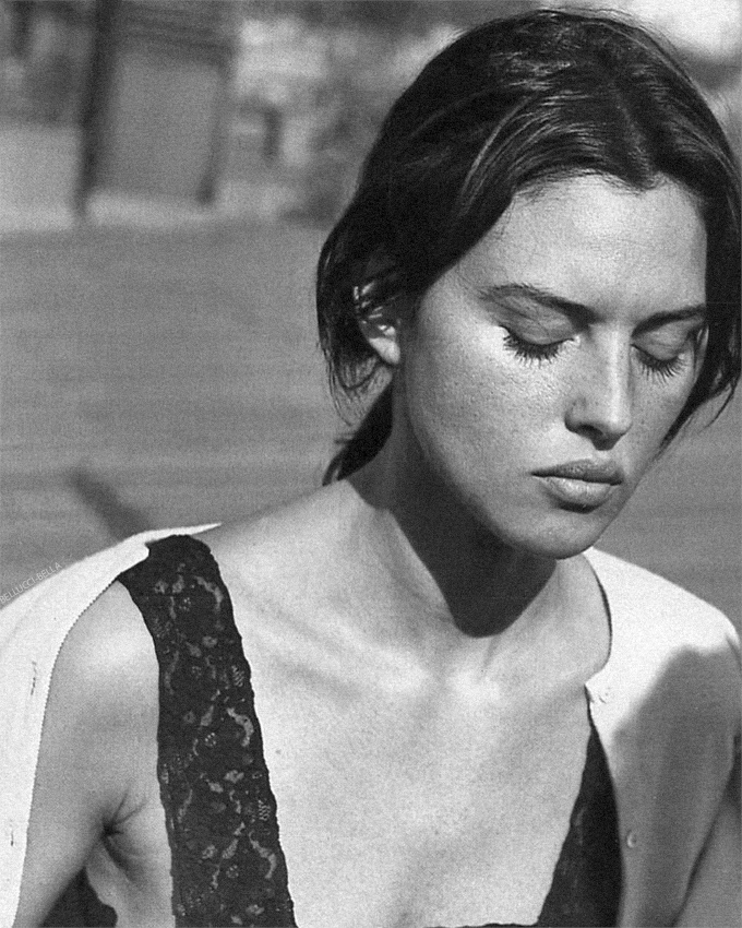 Entre naturel et extrme fminit, Monica Belluci fascine...