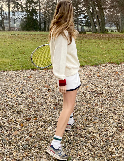 Pull blanc short et baskets